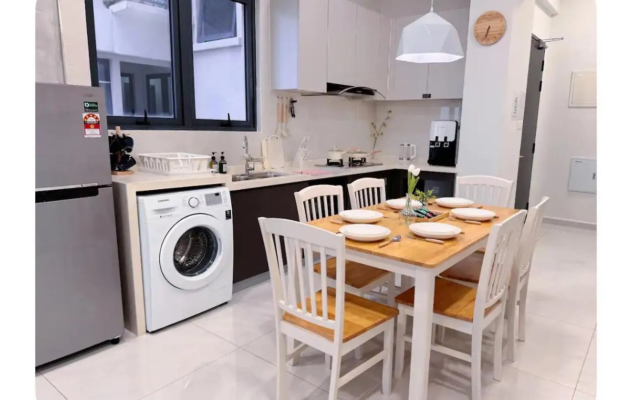 Apartment Muji Full Seaview Royal Strand With 2Carparks Foc Netflix Access And Youtube Premium 3Beds 3Bath For 6-12Pax By Minshuku Johor Bahru