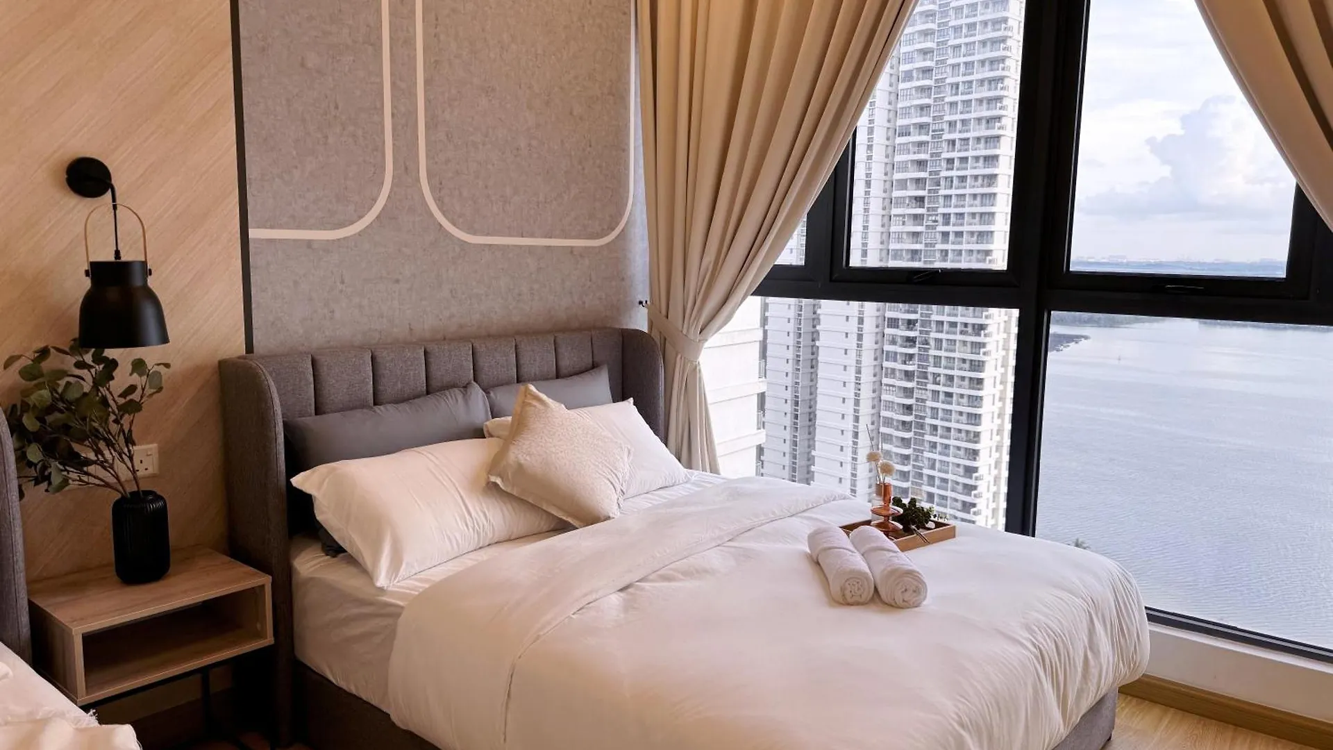 Muji Full Seaview Royal Strand With 2Carparks Foc Netflix Access And Youtube Premium 3Beds 3Bath For 6-12Pax By Minshuku Johor Bahru