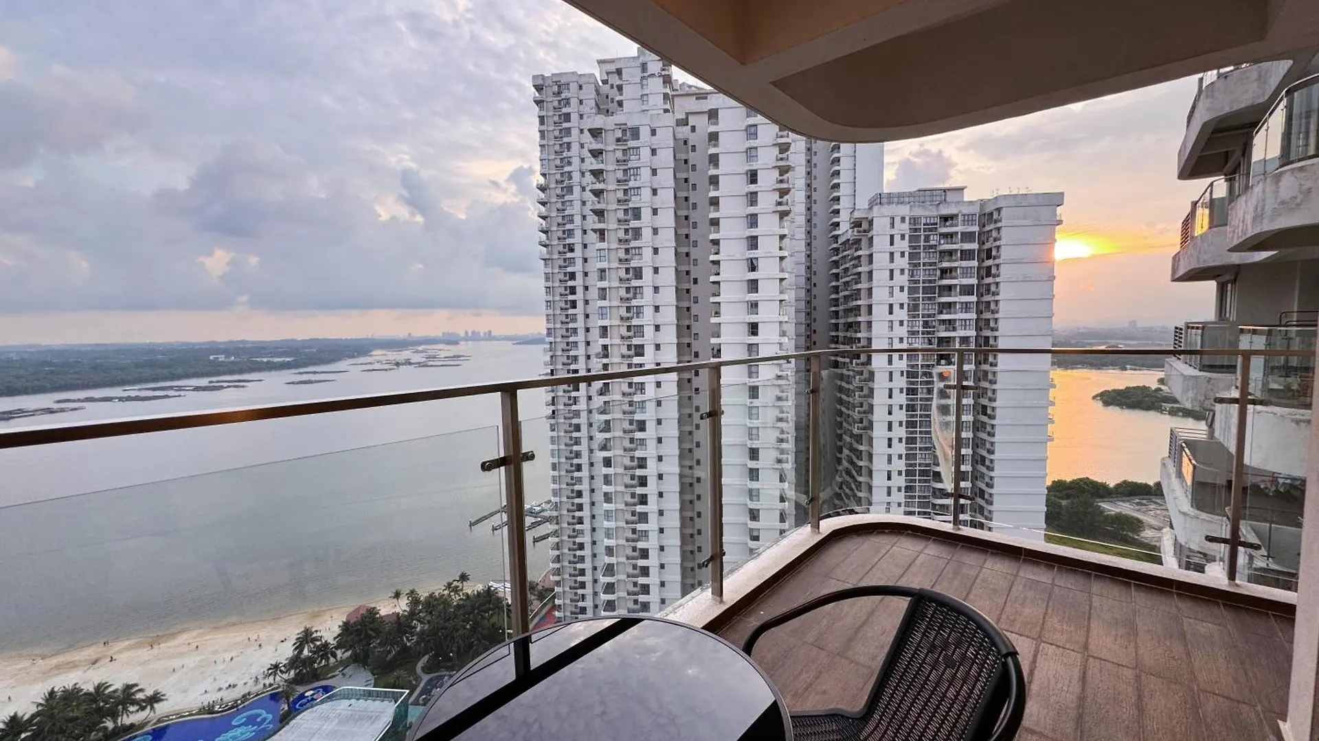 Apartment Muji Full Seaview Royal Strand With 2Carparks Foc Netflix Access And Youtube Premium 3Beds 3Bath For 6-12Pax By Minshuku Johor Bahru Malaysia