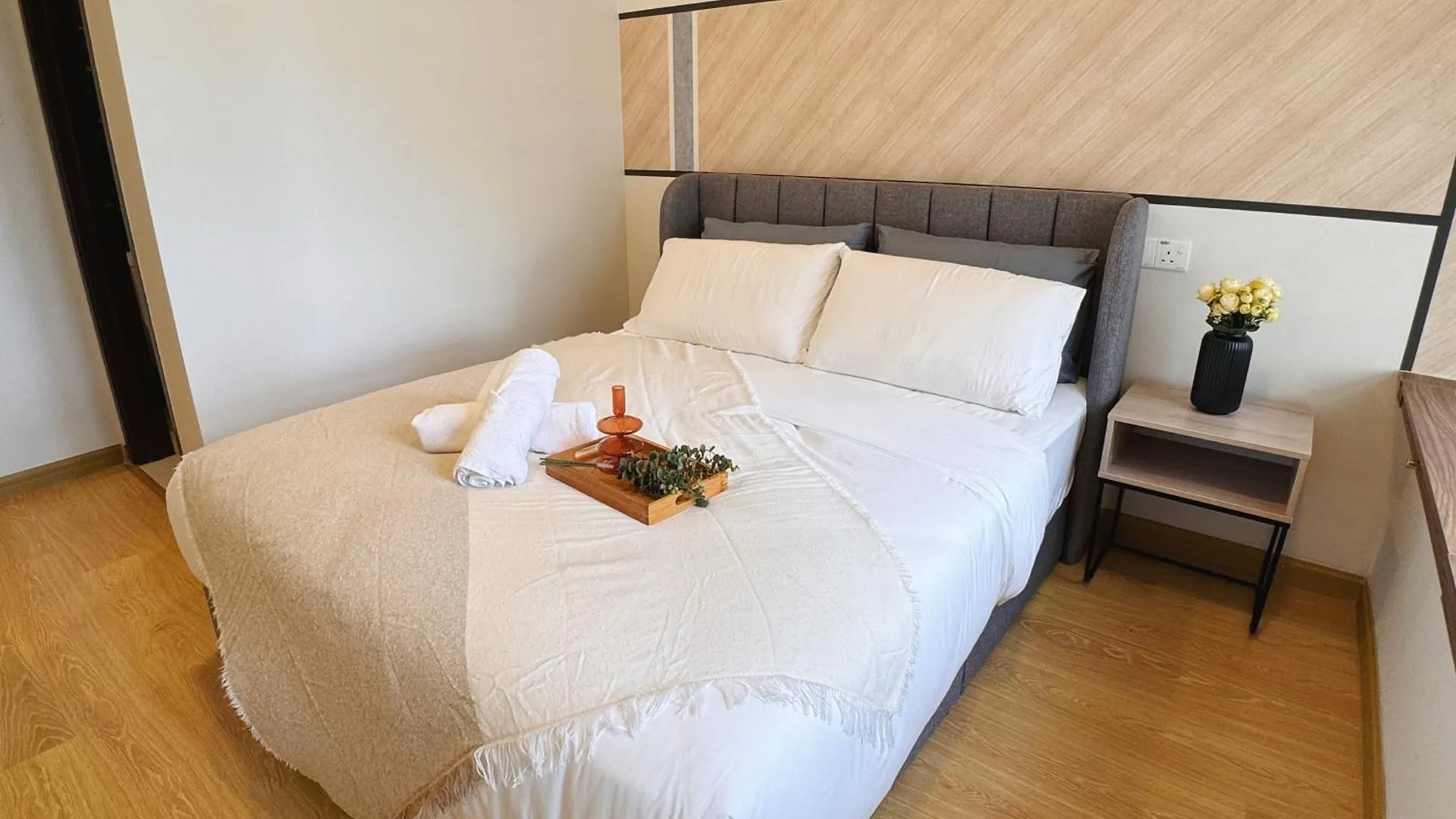 Apartment Muji Full Seaview Royal Strand With 2Carparks Foc Netflix Access And Youtube Premium 3Beds 3Bath For 6-12Pax By Minshuku Johor Bahru