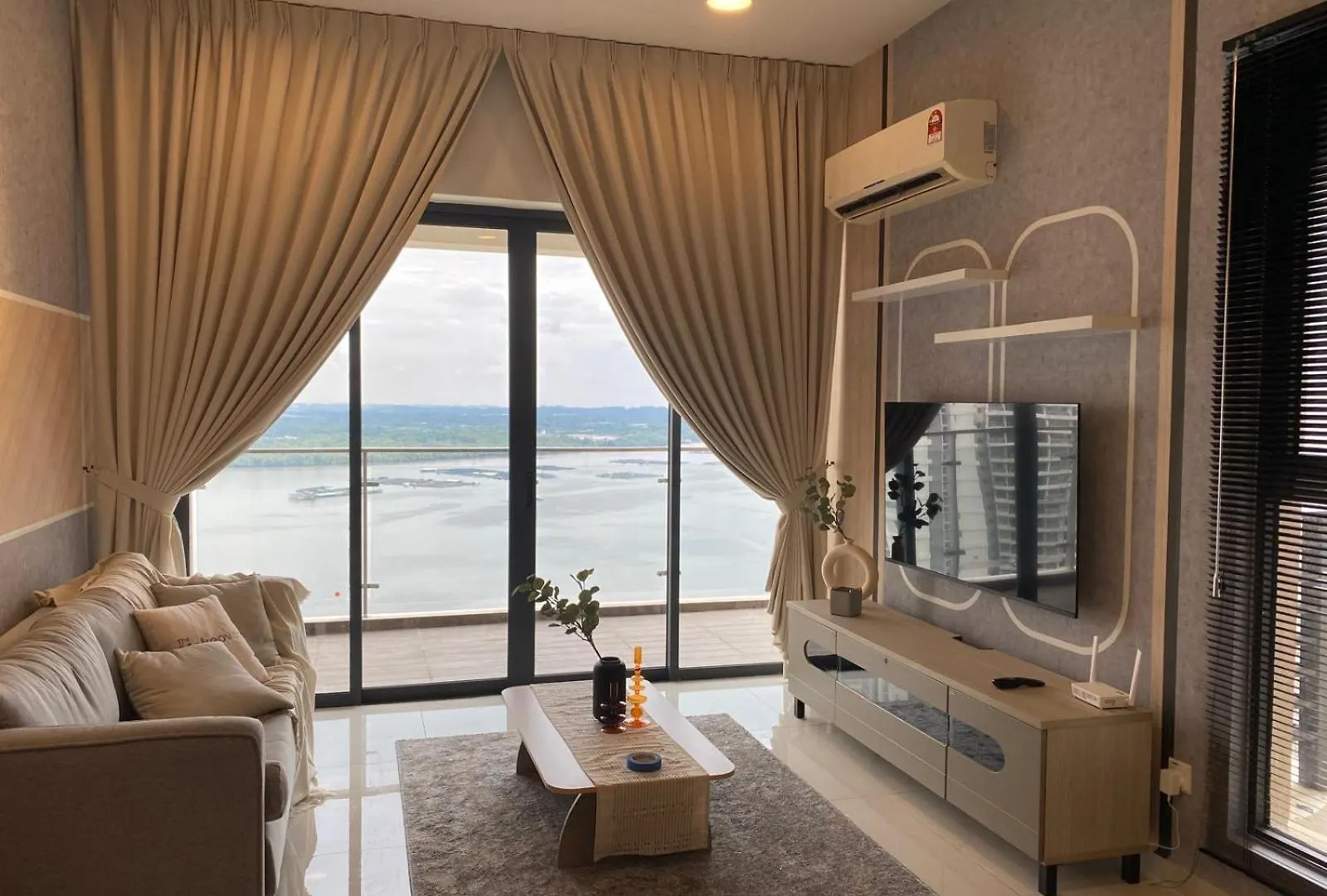 Muji Full Seaview Royal Strand With 2Carparks Foc Netflix Access And Youtube Premium 3Beds 3Bath For 6-12Pax By Minshuku Johor Bahru Apartment