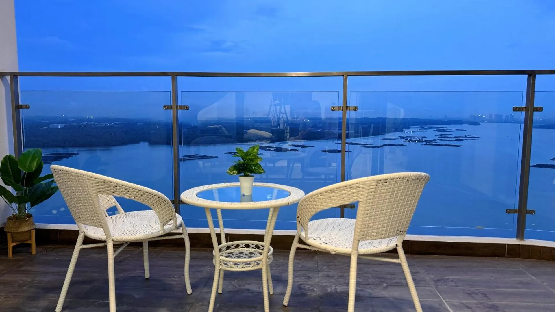 Muji Full Seaview Royal Strand With 2Carparks Foc Netflix Access And Youtube Premium 3Beds 3Bath For 6-12Pax By Minshuku Johor Bahru