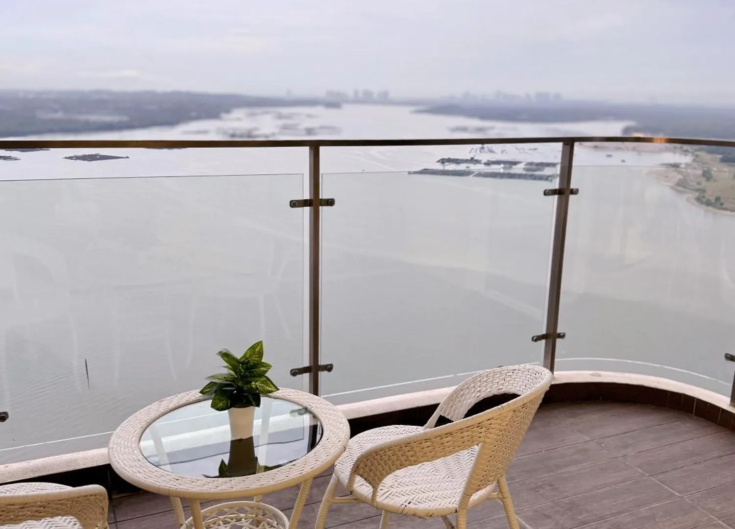 Muji Full Seaview Royal Strand With 2Carparks Foc Netflix Access And Youtube Premium 3Beds 3Bath For 6-12Pax By Minshuku Johor Bahru 0*,