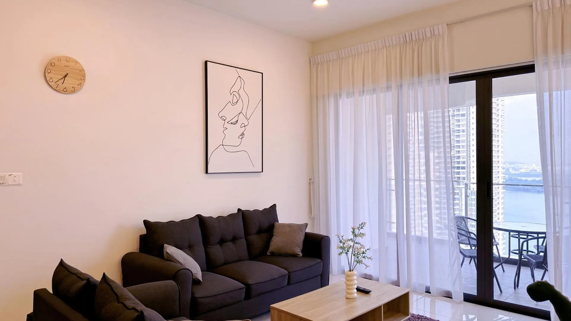 Apartment Muji Full Seaview Royal Strand With 2Carparks Foc Netflix Access And Youtube Premium 3Beds 3Bath For 6-12Pax By Minshuku Johor Bahru Malaysia