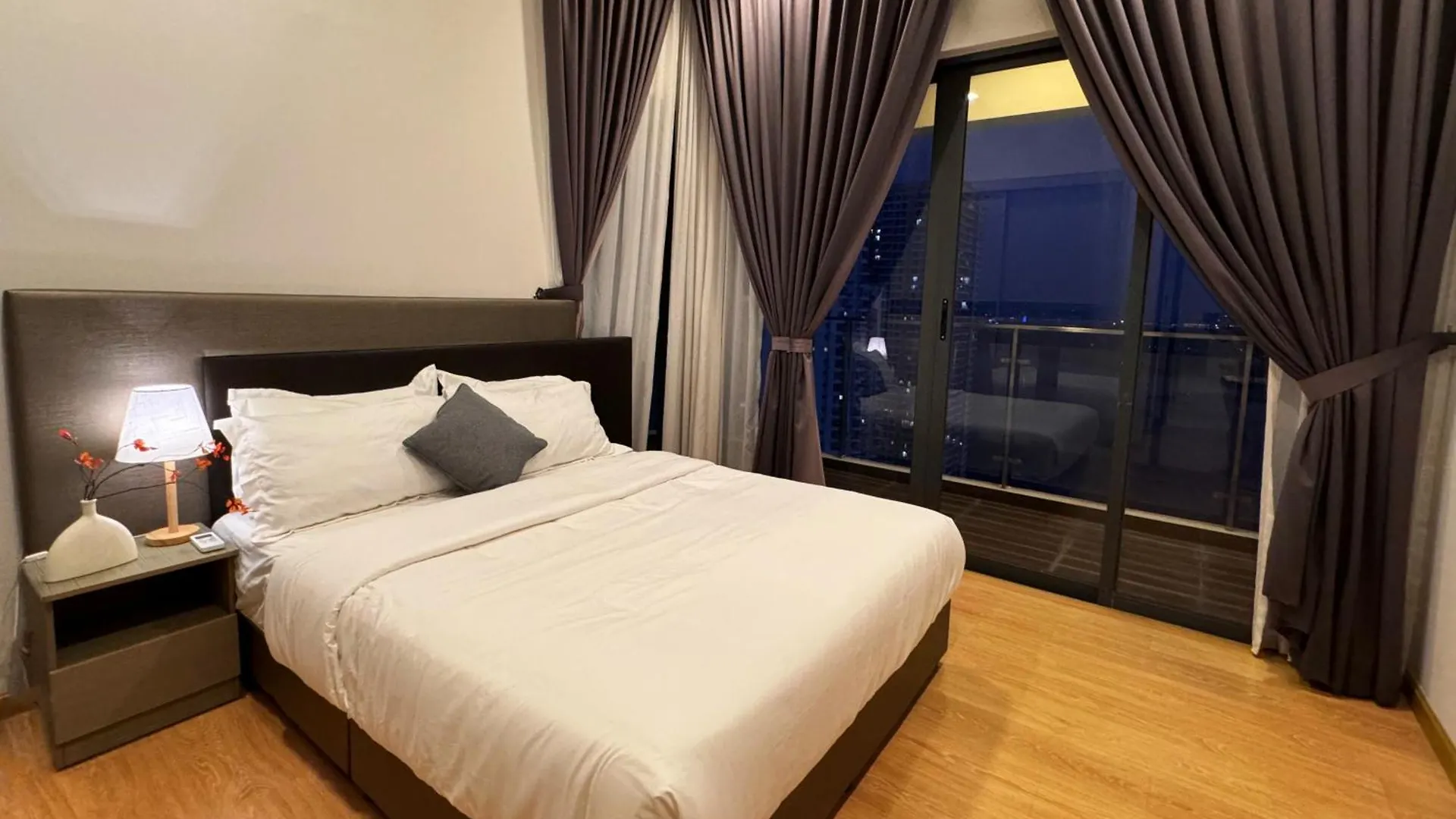 Muji Full Seaview Royal Strand With 2Carparks Foc Netflix Access And Youtube Premium 3Beds 3Bath For 6-12Pax By Minshuku Johor Bahru Apartment